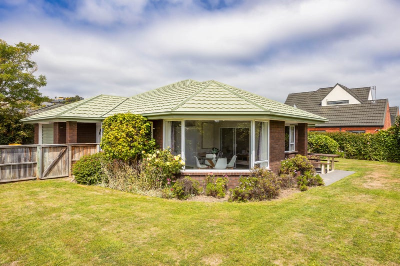 16 Penruddock Rise, Westmorland, Christchurch - Carousel 1