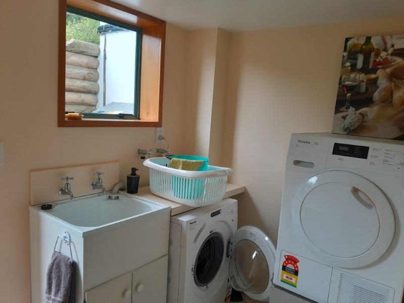 8A Main Road, Lyttelton - Carousel 21