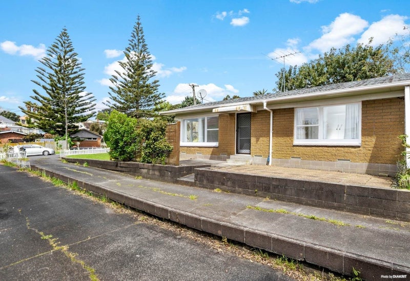 1/12 Quona Avenue, Waikowhai, Auckland - Carousel 1