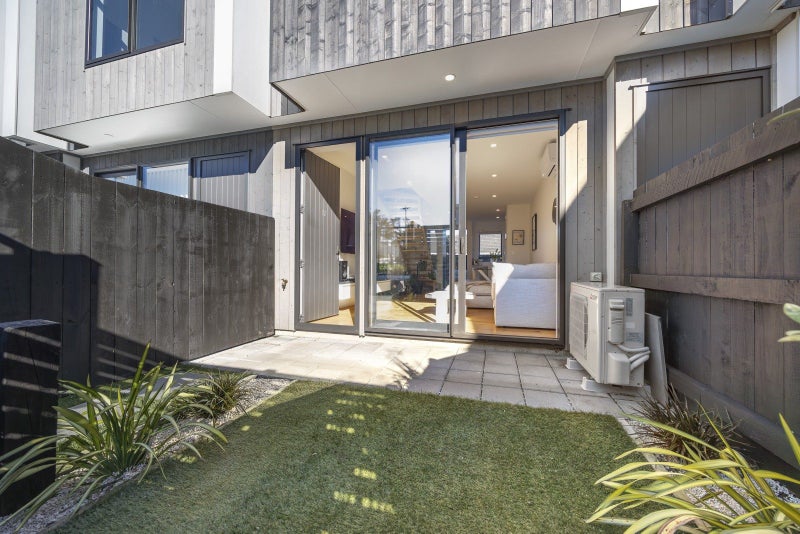 12/82 East Coast Road, Milford, Auckland - Carousel 25