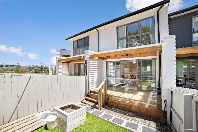 5 Rengarenga Rise, Fairview Heights, Auckland - Carousel 2