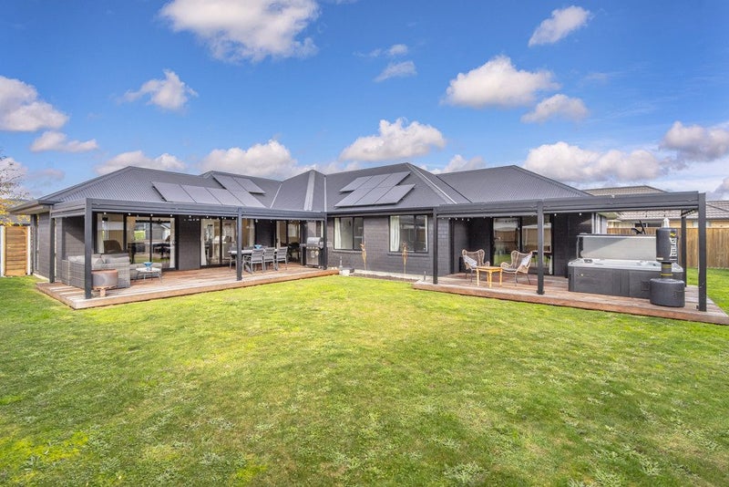 7 Bronco Drive, Aidanfield, Christchurch - Carousel 2