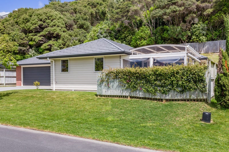 19 Banks Boulevard, Whitby, Porirua - Carousel 2