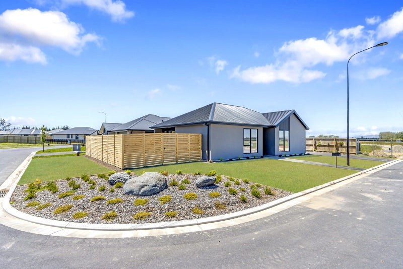 13 Vista Crescent, Maoribank, Upper Hutt - Carousel 1