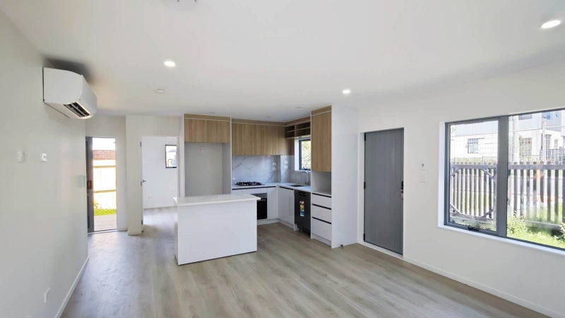 202 Beach Haven Road, Beach Haven, Auckland - Carousel 2