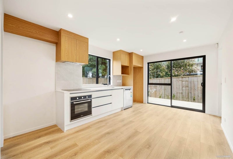 8/88 Te Atatu Road, Te Atatu South, Auckland - Carousel 2