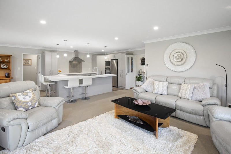 37 Kendallvale Drive, Waiuku, Waiuku - Carousel 2