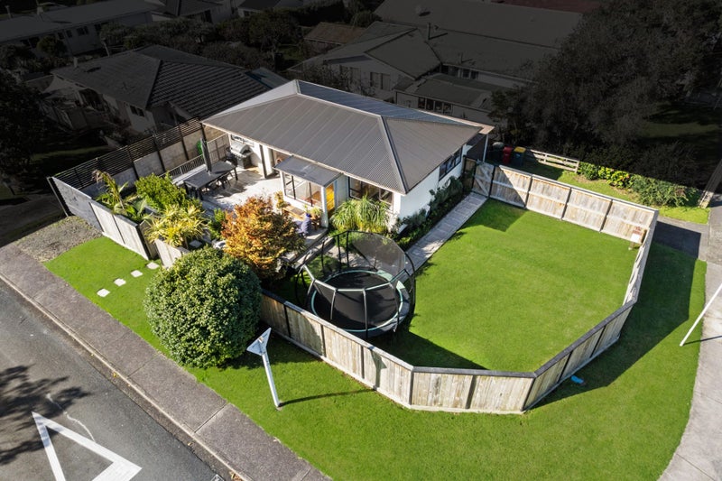 8 Red Beach Road, Red Beach, Whangaparāoa - Carousel 1