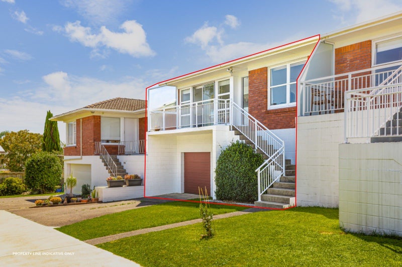 2/18 Westwell Road, Belmont, Auckland - Carousel 1