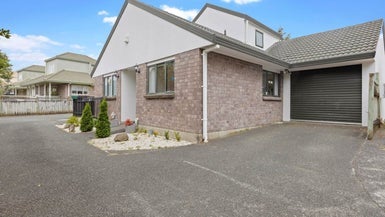 25 Central Park Drive, Te Atatu South, Auckland - Carousel 1