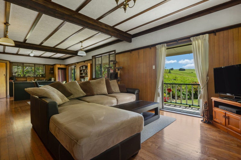 124 Champion Street, Cannons Creek, Porirua - Carousel 1