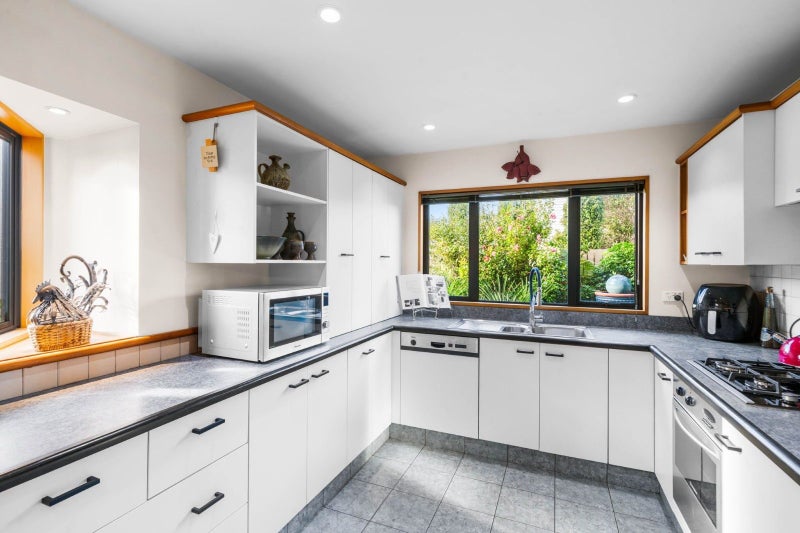 140 Memorial Avenue, Burnside, Christchurch - Carousel 2