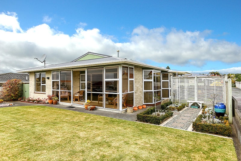 19 Roy Terrace, Moturoa, New Plymouth - Carousel 1