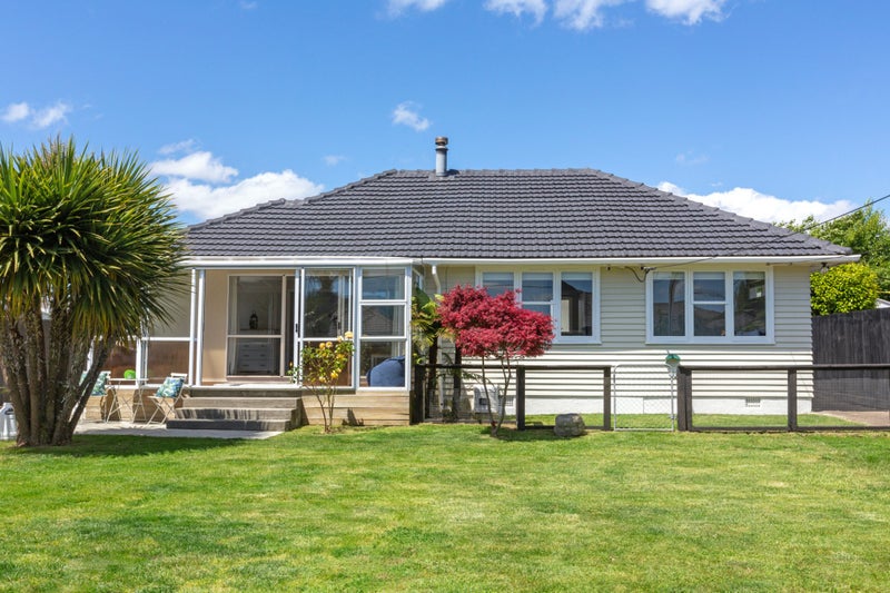 5 Massey Street, Elderslea, Upper Hutt - Carousel 1