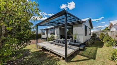 42A Premier Avenue, Point Chevalier, Auckland - Carousel 1