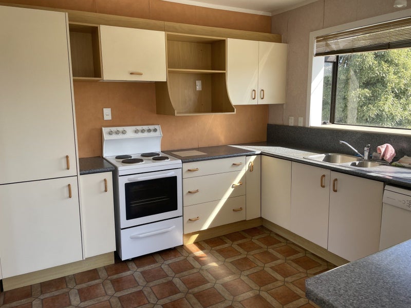 294 Tuhikaramea Road, Temple View, Hamilton - Carousel 2