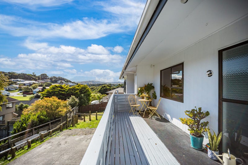 49B Albatross Close, Whitby, Porirua - Carousel 24