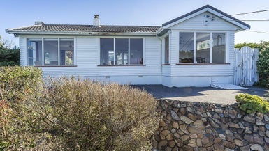 13 Homebush Road, Khandallah, Wellington - Carousel 1