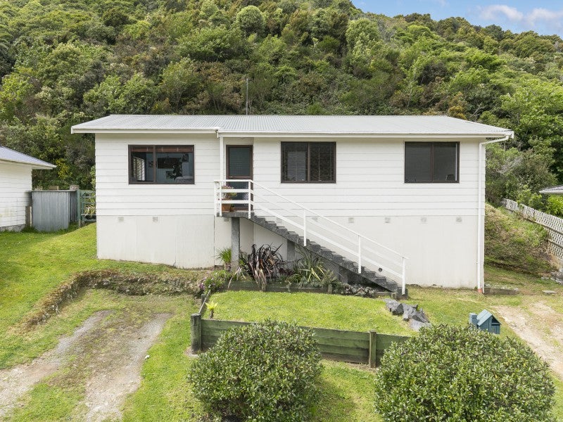 63 Hazlewood Avenue, Karori, Wellington - Carousel 1