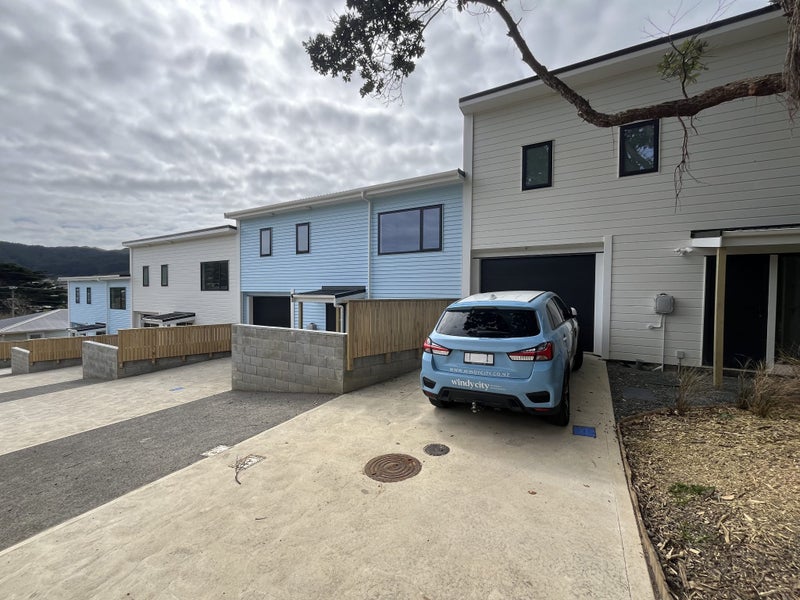 49 Taylor Terrace, Tawa, Wellington - Carousel 1