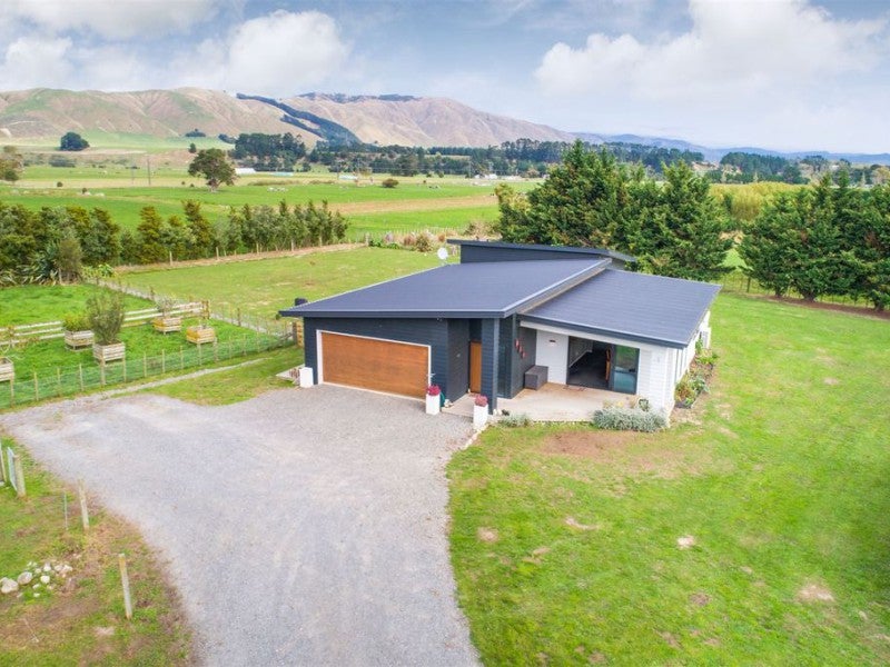 32 Tokomaru Road, Tokomaru, Palmerston North - Carousel 2