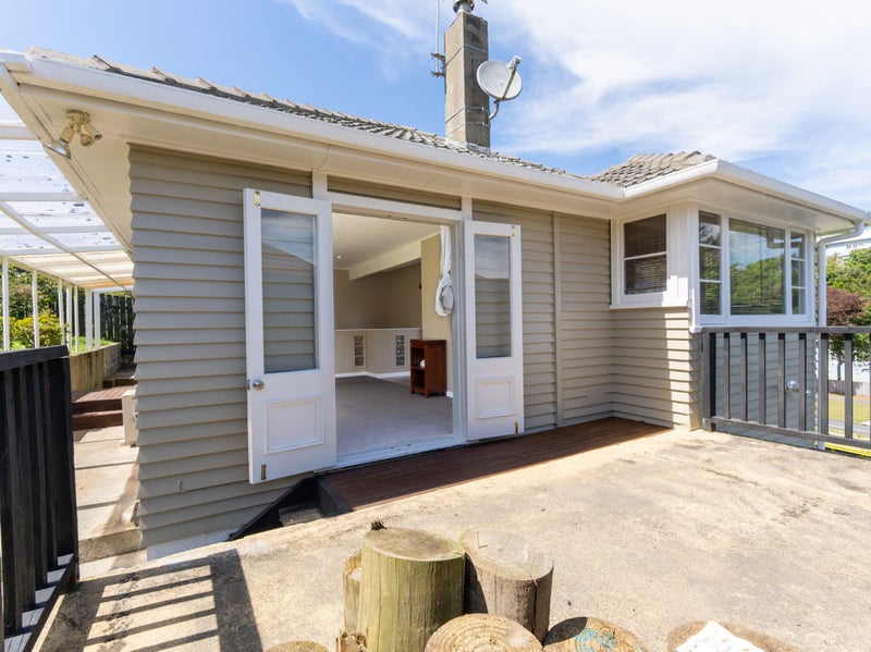 61 Mungavin Avenue, Ranui, Porirua - Carousel 1