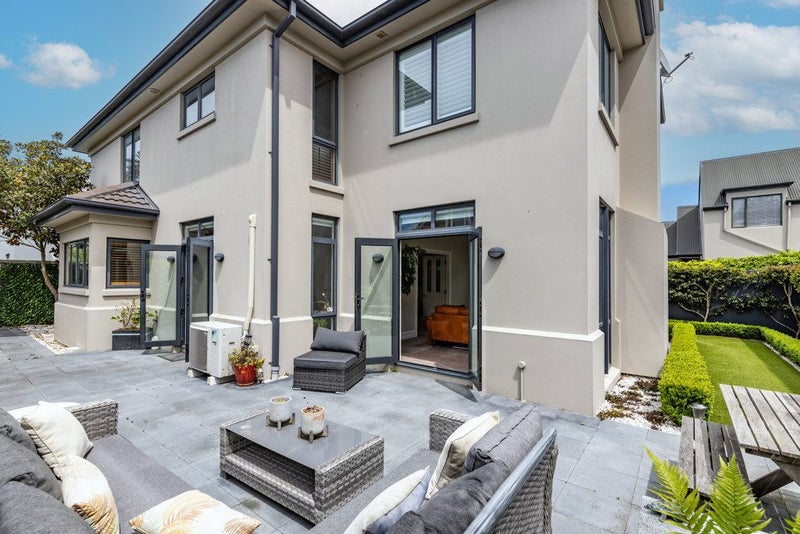 57 Hawkesbury Avenue, St Albans, Christchurch - Carousel 1