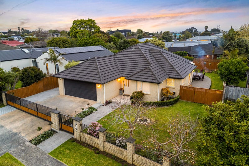 15 Piriti Drive, Te Atatu Peninsula, Auckland - Carousel 1