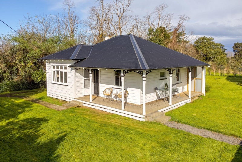 35 Mantell Street, Waipawa - Carousel 1