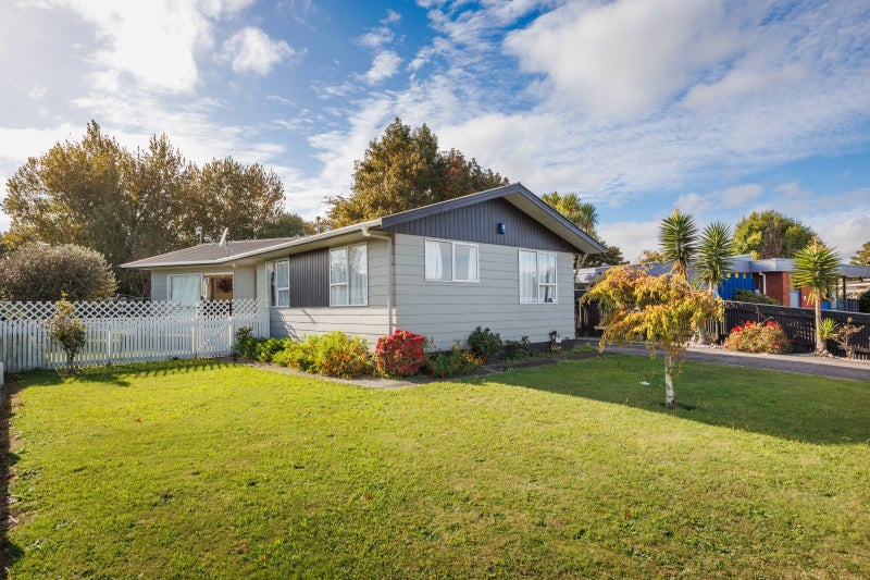 48 Somerset Crescent, Highbury, Palmerston North - Carousel 1