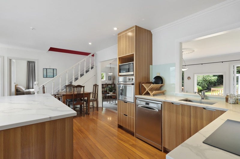 125 Woodlands Park Road, Titirangi, Auckland - Carousel 2