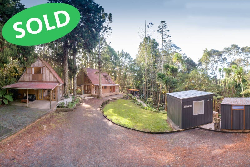 723 West Coast Road, Oratia, Auckland - Carousel 1