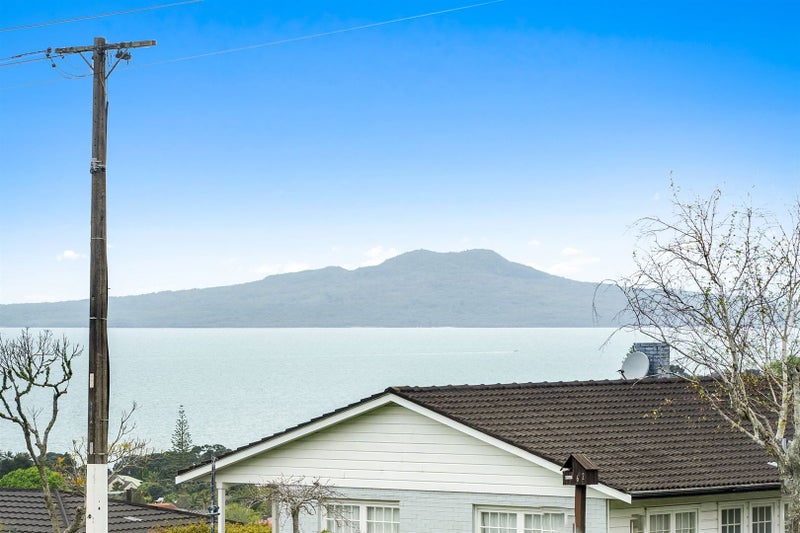 61 Knights Road, Rothesay Bay, Auckland - Carousel 1