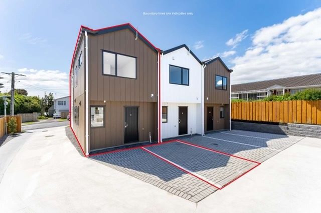 8/67 Royal View Road, Te Atatu South, Auckland - Carousel 1