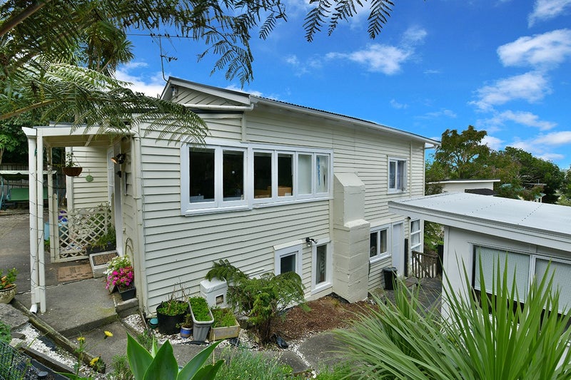 1/6 Carlisle Road, Browns Bay, Auckland - Carousel 1