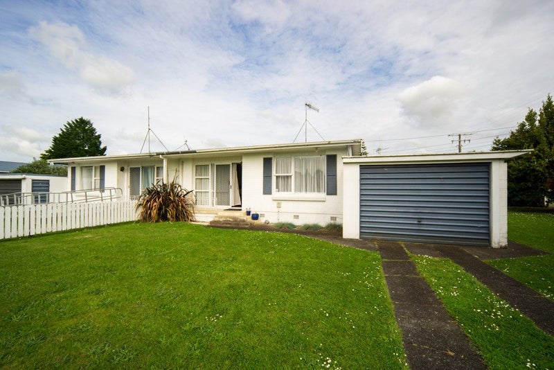 36A MacDonald Road, Glenview, Hamilton - Carousel 1