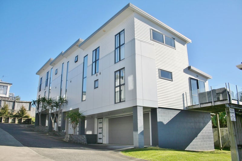 16B Woodall Place, Totara Vale, Auckland - Carousel 2