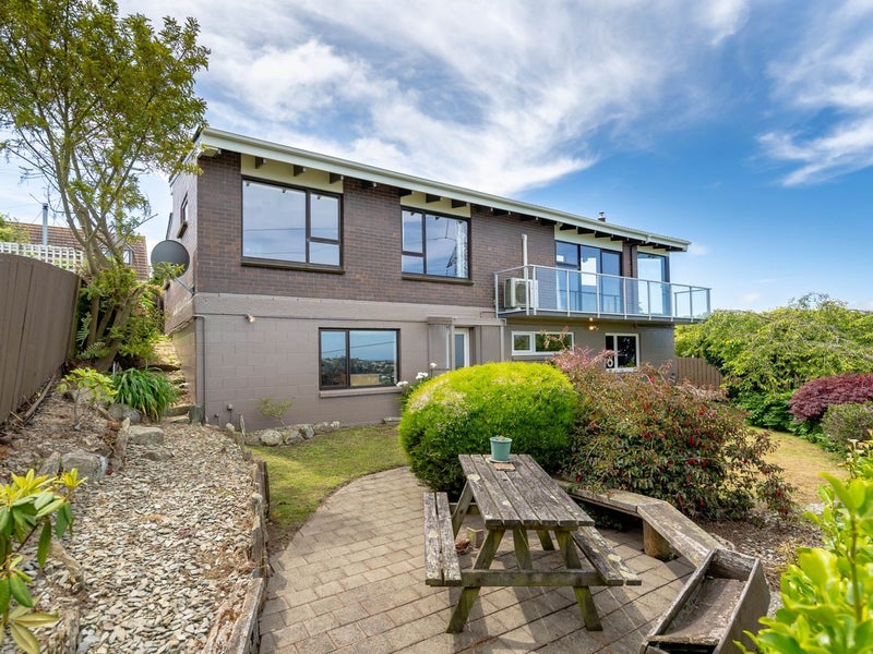 1 Warwick Street, Balaclava, Dunedin - Carousel 1