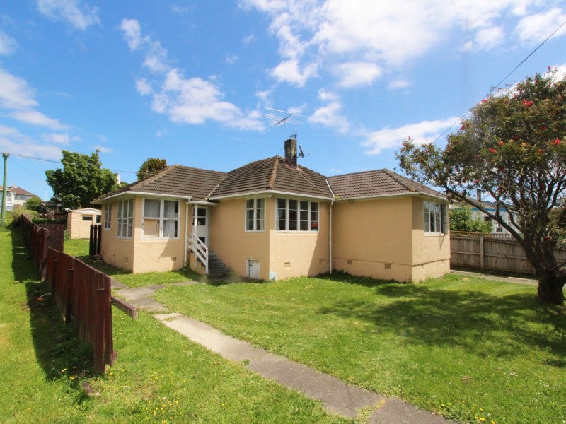 26 Mungavin Avenue, Ranui, Porirua - Carousel 1