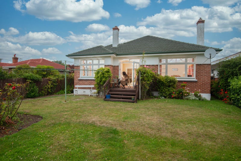 25 Wycolla Avenue, Saint Clair, Dunedin - Carousel 1