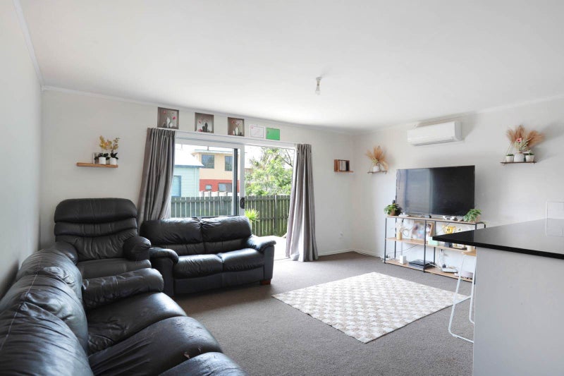 2/13 Hamurana Place, Te Atatu Peninsula, Auckland - Carousel 2