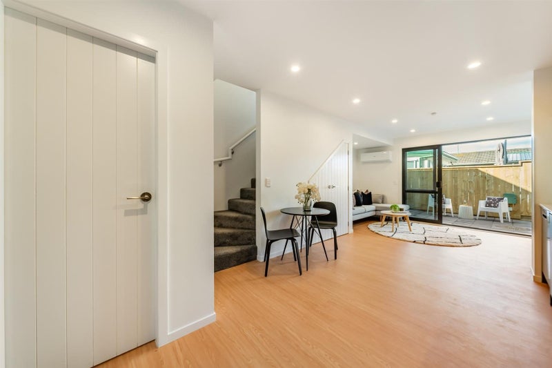 5/6 Victoria Street, Ebdentown, Upper Hutt - Carousel 2