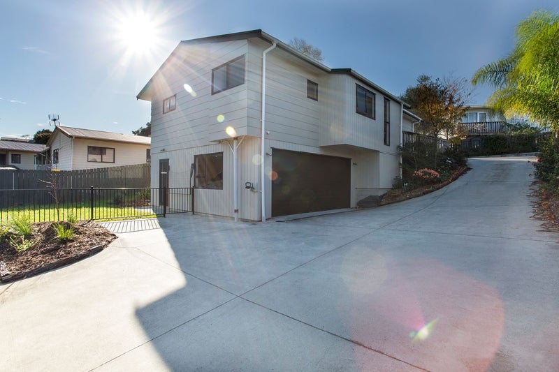 7 Flaunty Place, West Harbour, Auckland - Carousel 1