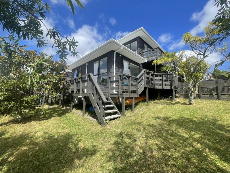 2/16 Kiteroa Terrace, Rothesay Bay, Auckland - Carousel 1
