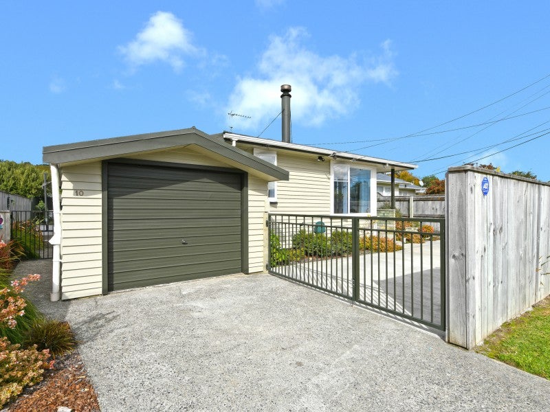 10 Benge Crescent, Clouston Park, Upper Hutt - Carousel 1