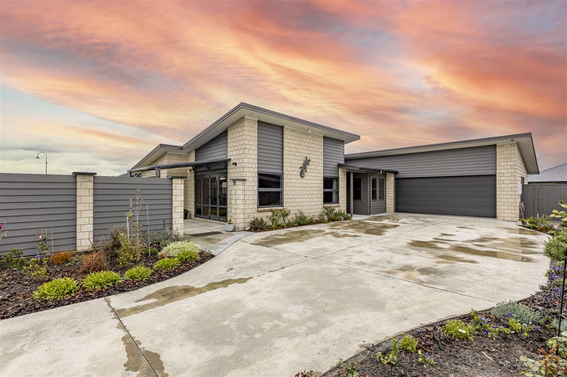23 Chestnut Close, Kelvin Grove, Palmerston North - Carousel 1