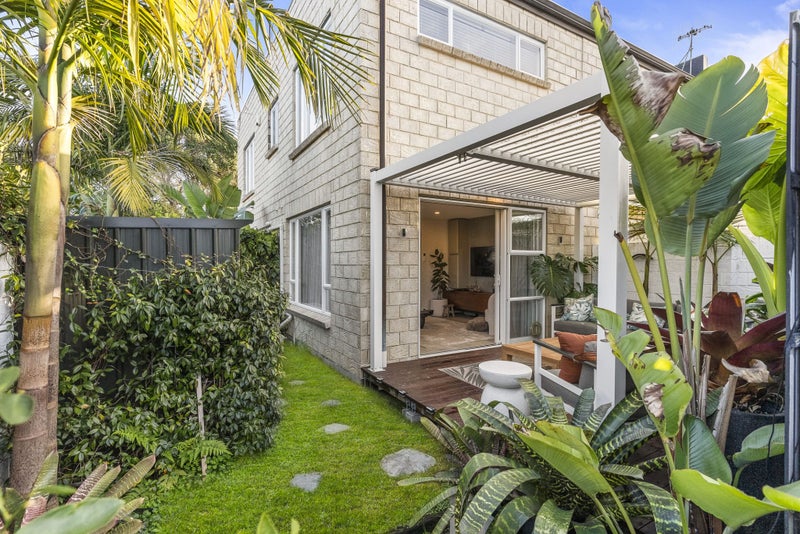 2/31 Ferndale Road, Mount Wellington, Auckland - Carousel 1