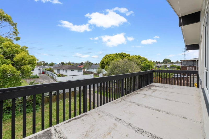 9 Maytime Street, Clover Park, Auckland - Carousel 2