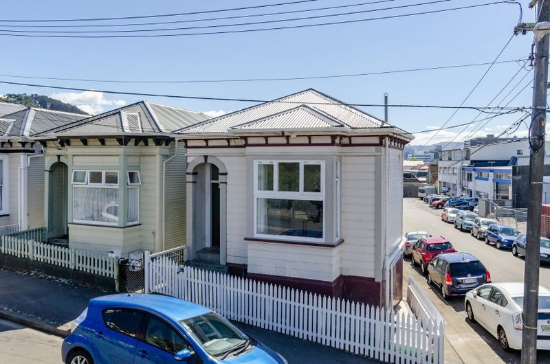 2 Gordon Street, Newtown, Wellington - Carousel 1