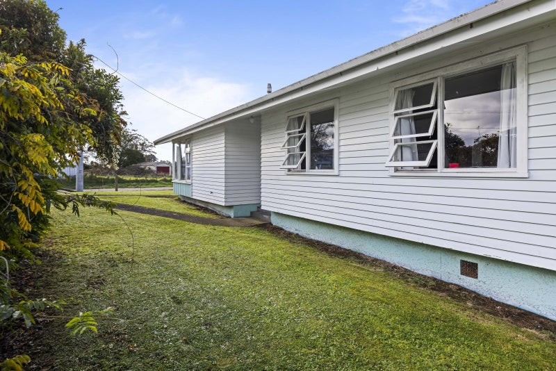 96 Swansea Road, Stratford - Carousel 1